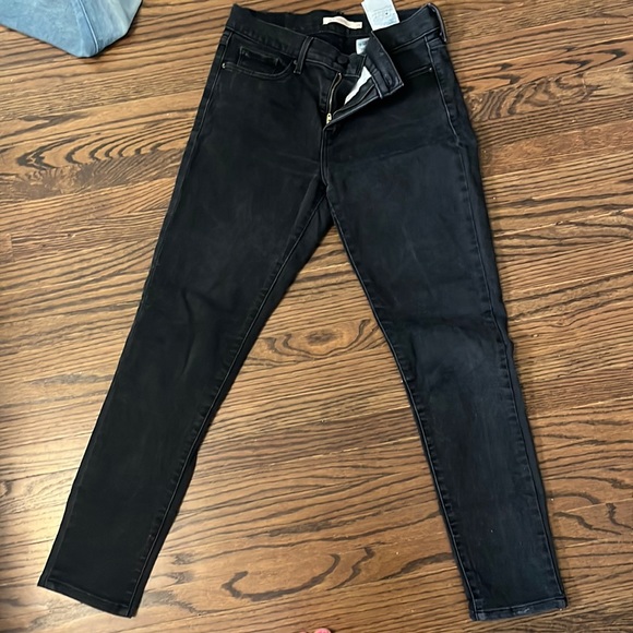Levi’s 311 Shaping Skinny Black Jeans - Picture 3 of 6